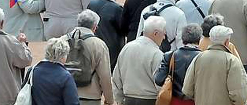 Mehr als jeder Dritte der 60- bis 64-Jährigen war 2009 erwerbstätig.