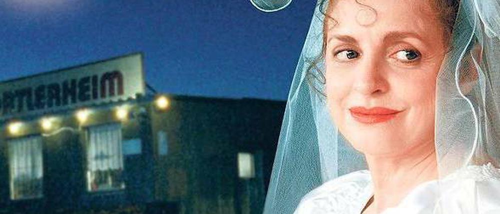 Hochzeit. Hanna (Katharina Thalbach) scheint ihr Glück gefunden zu haben. 