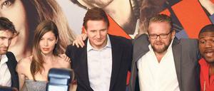 Powertypen mit Lady: Bradley Cooper, Jessica Biel, Liam Neeson, Joe Carnahan (Regie) und Quinton Jackson (v. l. n. r.) bei der Berlin-Premiere von "A-Team – Der Film" am Kurfürstendamm.