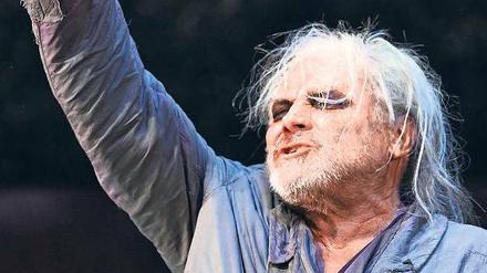 Den Beckett spielt er mit. Brandauer bringt das alte Theatertier an die Rampe. 