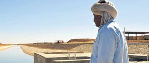 Das Bauen unter der Sonne. Offiziell wurden seit 1997 fünf Milliarden Euro investiert. Unter anderem in das Anlegen von Bewässerungskanälen. 