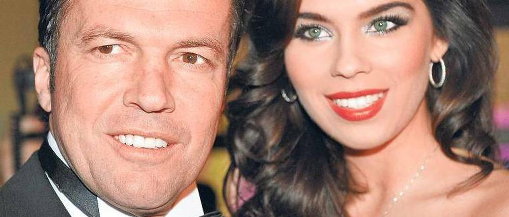 Noch glücklich waren Lothar Matthäus und seine vierte Frau Liliana beim Sportball in Frankfurt 2009. Heute streiten sie – via Zeitung und Fernsehen. Foto: dpa