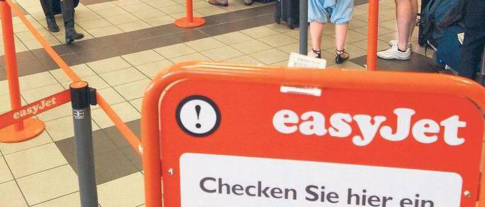 Schneller einchecken. Wohl denen, die ihre Reise antreten können. Am Sonnabend blieben etliche Maschinen am Boden, die Passagiere verärgert zurück. 