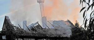 Das Feuer brach im Ober- oder Dachgeschoss aus.