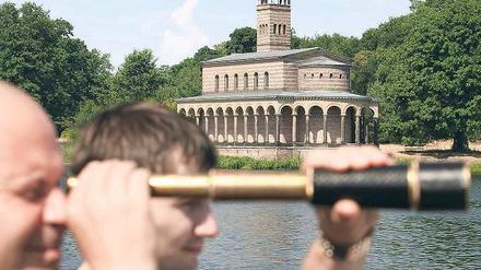 Preußens Weitsicht. Die Sacrower Heilandskirche im Hintergrund – und im Blick schon das Schloss auf der Pfaueninsel. 