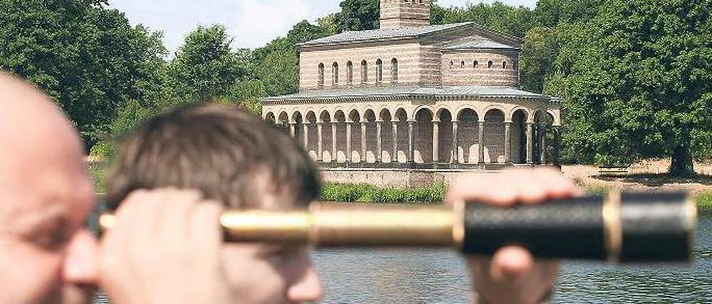 Preußens Weitsicht. Die Sacrower Heilandskirche im Hintergrund – und im Blick schon das Schloss auf der Pfaueninsel. 