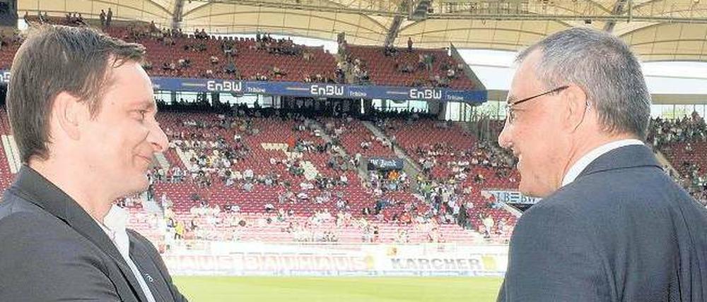 Sei gegrüßt, alter Freund. Horst Heldt (l.) arbeitete bis 2004 – damals noch als Spieler – mit Felix Magath in Stuttgart zusammen. 