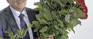 Kann die Blumen nun getrost entgegen nehmen. Das amtliche Endergebnis bestätigt Komorowski als Wahlsieger.