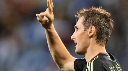 Miroslav Klose fehlt jetzt nur noch ein Tor bis zum WM-Rekord von Brasiliens Ronaldo.