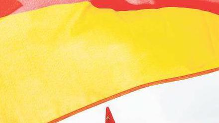 In Feierlaune. Für die Anhänger des deutschen WM-Teams ist die Fanmeile, wie schon vor vier Jahren, wieder der zentrale Treffpunkt für das Public Viewing. Foto: Imago