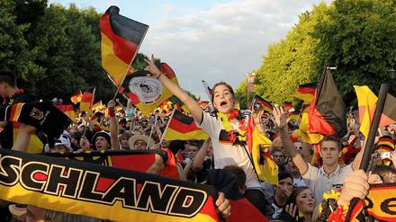 Bilder wie bei der WM 2006: Die deutschen Fußballfans feiern wieder.