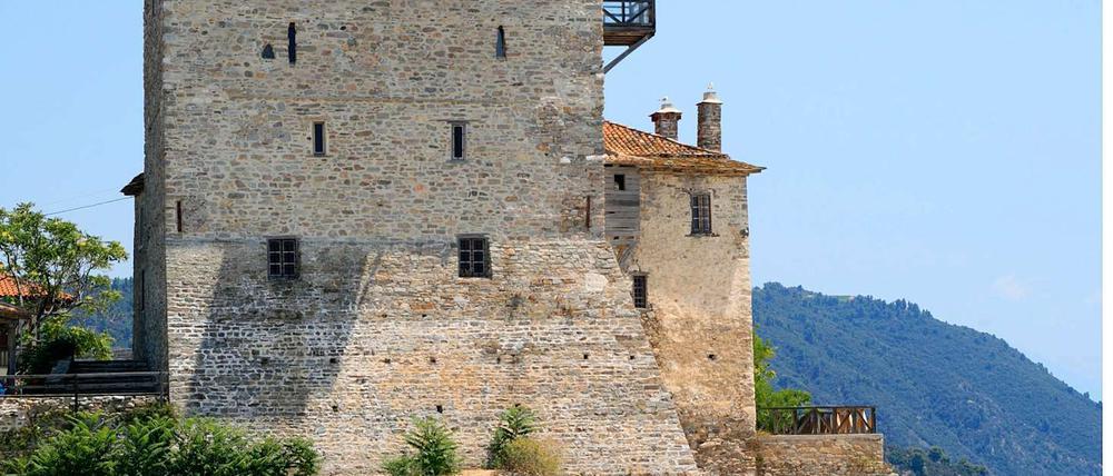 Im Schatten des Berg Athos. Der Turm von Ouranoupoli.