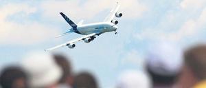Im Anflug. Berlins Flughafenplanung ist weiter in Bewegung, egal ob beim zukünftigen BBI, beim ehemaligen Flughafen Tempelhof oder beim zukünftigen ehemaligen Flughafen Tegel. Foto: ddp/Michael Urban