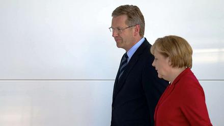 Nach dem Köhler Rücktritt sollte eine schnelle Lösung her: Chrisitan Wulff (l.) und Angelea Merkel