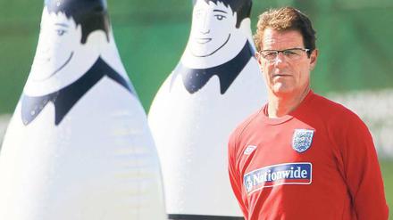 Stramm gestanden. Fabio Capello soll England als Trainer zum ersten WM-Titel seit 1966 führen.