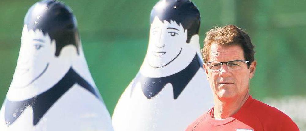 Stramm gestanden. Fabio Capello soll England als Trainer zum ersten WM-Titel seit 1966 führen.