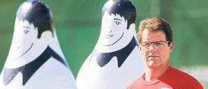 Stramm gestanden. Fabio Capello soll England als Trainer zum ersten WM-Titel seit 1966 führen.