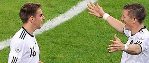 Die prägenden Figuren der deutschen Mannschaft im Testspiel gegen Bosnien und Herzegowina: Philipp Lahm (l.) und Bastian Schweinsteiger.