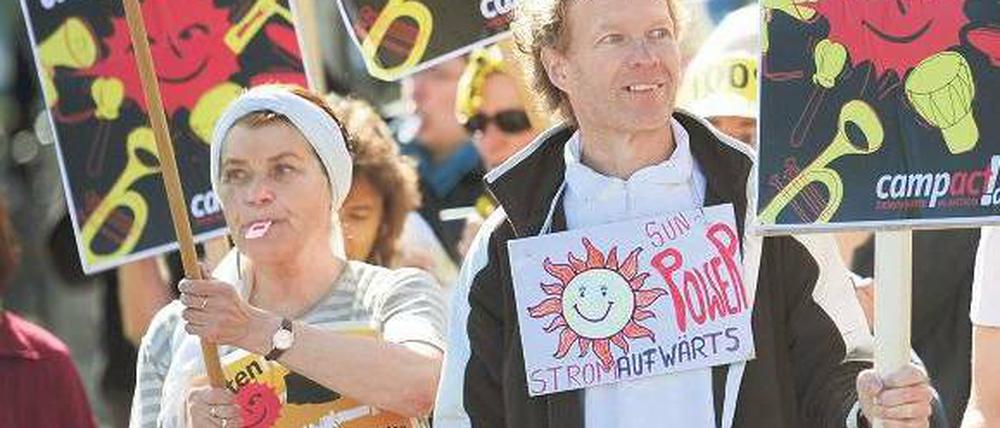 Unter Beobachtung. Zu jedem Treffen zum Thema Laufzeitverlängerung organisiert die Anti-Atombewegung Proteste. Diesmal am Freitagmorgen vor dem Kanzleramt.