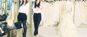 Dezente Pudertöne. Brautkleider sind eine Spezialität der Designerinnen Alexandra Fischer-Roehler (r.) und Johanna Kühl (l.) vom Modelabel Kaviar Gauche. Der neue Shop hat gerade in der Hausnummer 44 eröffnet, in der Nummer 40 sitzt seit ein paar Wochen schon der Edelstreetwearladen Firmament.