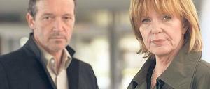 Auf Lehrer-Suche. Lucas (Ulrike Kriener) und Kollege Noethen (Michael Roll).Foto:ZDF