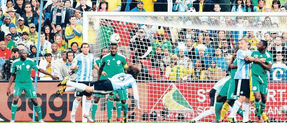 Im Tiefflug zu drei Punkten. Argentiniens Verteidiger