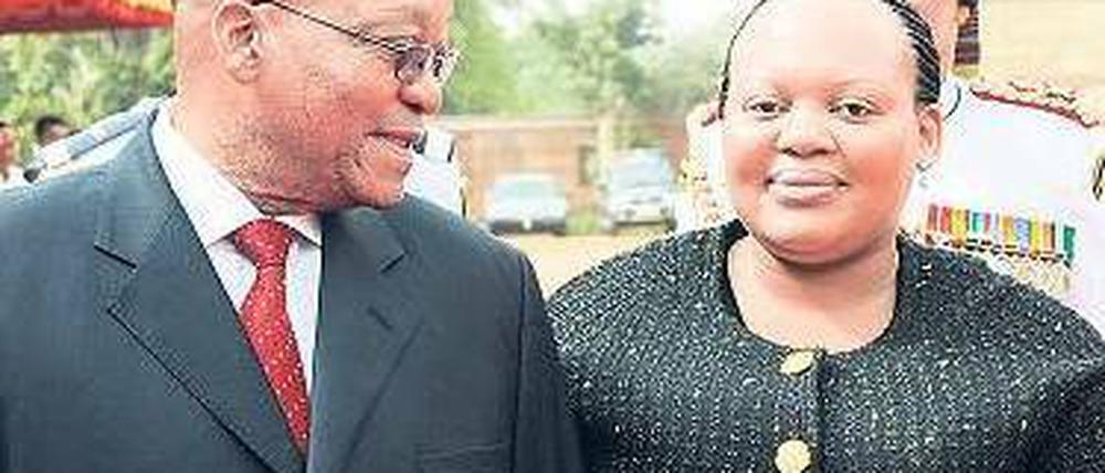 Die Frage ist: Wer mit wem. Südafrikas Präsident Zuma zeigt sich hier mit seiner dritten Frau MaNtuli. 