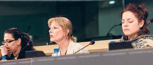 Betretene Gesichter. Die sozialistische Europaabgeordnete Véronique De Keyser (Mitte) verurteilt bei einer Pressekonferenz in Brüssel gemeinsam mit weiteren belgischen EU-Abgeordneten den Angriff auf die Gaza-Hilfsflotte. 