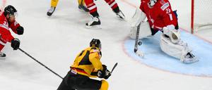 Philip Gogulla erzielt das Tor zum 1:0 für das deutsche Team.