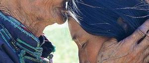 In der mongolischen Doku "Das Lied von den zwei Pferden" trifft Urna eine greise Sängerin.