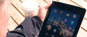 Besonderheit iPad: Apples Tablet-PC benötigt für die UMTS-Internetverbindung einen Tarif mit Micro-Sim-Karte. Foto: ddp