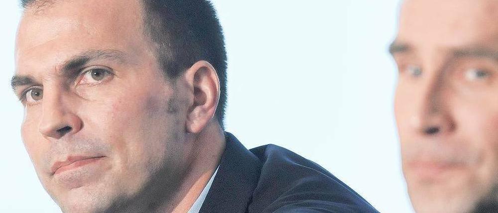 Erster Einsatz. Markus Babbel (l.) erwies Manager Preetz mit seinem Auftritt im ICC einen wichtigen Hilfsdienst. Foto: ddp