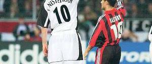 Jens Nowotny am Boden.