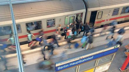 Anschluss zum Einkaufen. CDU, FDP und SPD wollen Läden im Hauptbahnhof den Sonntagsverkauf erlauben. 