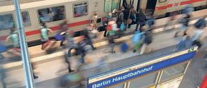 Anschluss zum Einkaufen. CDU, FDP und SPD wollen Läden im Hauptbahnhof den Sonntagsverkauf erlauben. 
