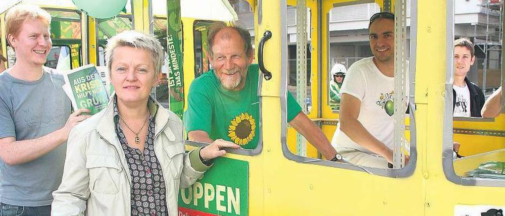 Demonstrativ. „Mehr Tram wagen!“ forderten die Grünen mit Renate Künast im letzten Sommer. Noch hat sie sich nicht entschieden, ob sie bei der Abgeordnetenhauswahl 2011 für ihre selbstbewusst erstarkte Partei antritt. 