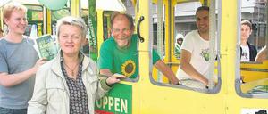 Demonstrativ. „Mehr Tram wagen!“ forderten die Grünen mit Renate Künast im letzten Sommer. Noch hat sie sich nicht entschieden, ob sie bei der Abgeordnetenhauswahl 2011 für ihre selbstbewusst erstarkte Partei antritt. 