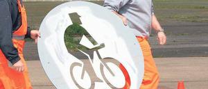 Die Besucher können kommen. Auf dem Tempelhofer Feld ist Platz für Radler und Griller.