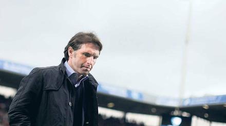 Entlassen vor dem Spiel des Jahres. Bruno Labbadia muss den HSV schon vor der Partie gegen Fulham verlassen. Foto: dpa