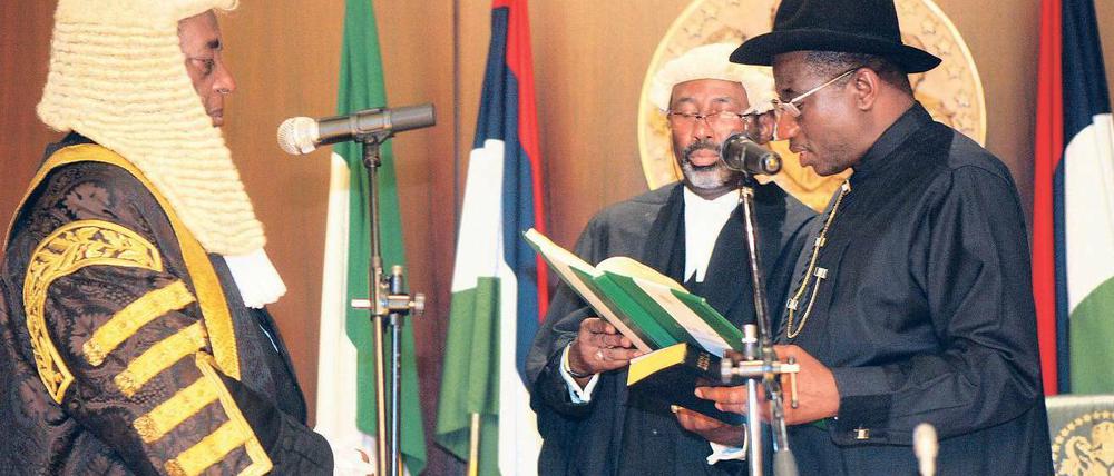 Der Neue. Der bisherige kommissarische Präsident Goodluck Jonathan wurde am Donnerstag als neuer Staatschef des bevölkerungsreichsten Landes des Kontinents vereidigt.