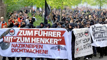 Ganz vorn: Das Motto der Anti-Nazi-Demo in Schöneweide.