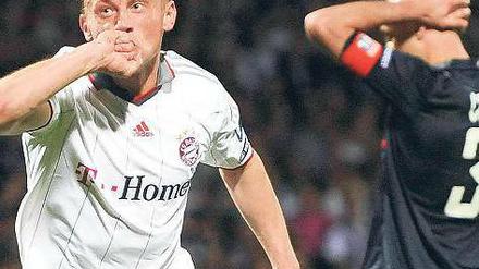 Der dreifache Olic. Der Kroate feierte und ließ sich feiern – nur sein Trainer fand die Torausbeute des Stürmers ziemlich normal.