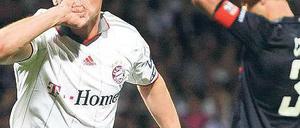 Der dreifache Olic. Der Kroate feierte und ließ sich feiern – nur sein Trainer fand die Torausbeute des Stürmers ziemlich normal.