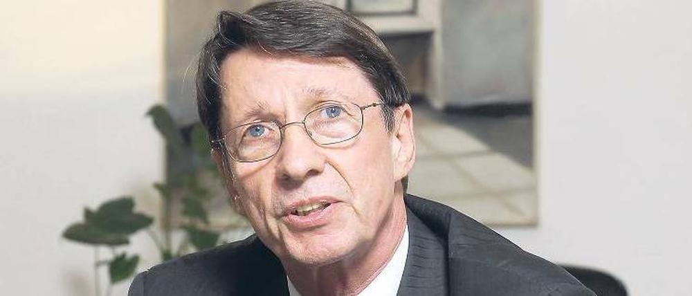 Sicherheit im Blick. Bereits zum 9. Mal trägt Ehrhart Körting die politische Verantwortung für die Polizeieinsätze am 1. Mai in Berlin. Das Amt des Innensenators hat der 67-jährige SPD-Politiker seit dem Jahr 2001 inne, als Klaus Wowereit Regierender Bürgermeister wurde.