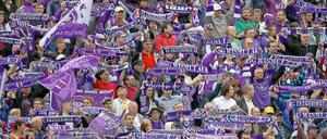 Die Veilchen jubeln: Aue ist in der nächsten Saison wieder zweitklassig.