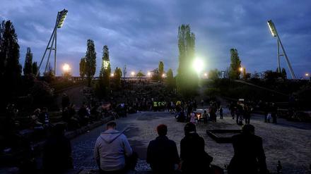 Entspannte Abendstimmung im Mauerpark.