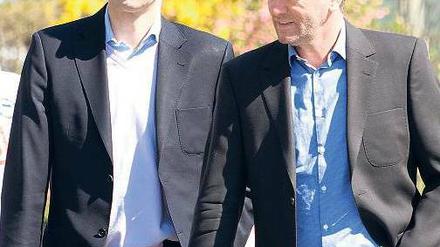 Beschränkt handlungsfähig. Michael Preetz und Friedhelm Funkel können noch nicht für die nächste Saison planen. Foto: Jürgen Engler