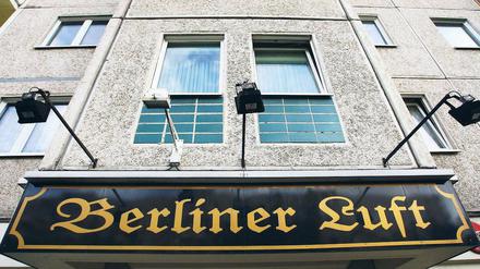 Vorbild für Katja Oskamps titelgebende Kneipe? Die in einem Plattenbau in Berlin-Hellersdorf gelegene „Berliner Luft“.
