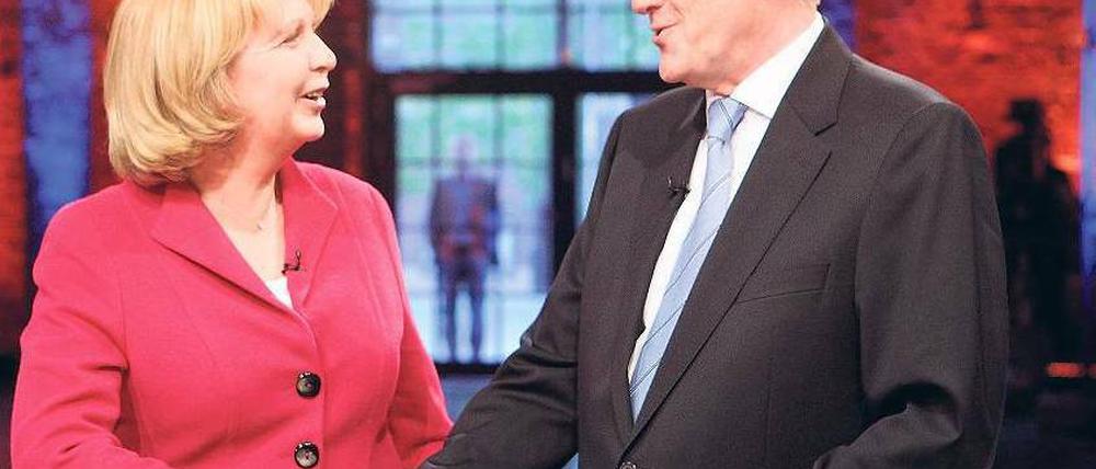 Duell. Hannelore Kraft und Jürgen Rüttgers vor ihrer Fernsehdebatte. Foto: dpa