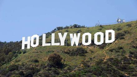 Eine Spende von Playboy-Gründer Hugh Hefner hat den «Hollywood»-Schriftzug in den Bergen von Los Angeles vor dem Abriss gerettet. 